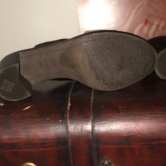 Donald Pliner Sandals!! - Picture 4 of 5